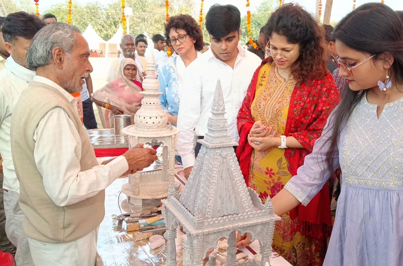 फोटो 13 एमएएचपी 11 परिचय-आल्हा गायन की प्रस्तुति देते बच्चे। संवाद