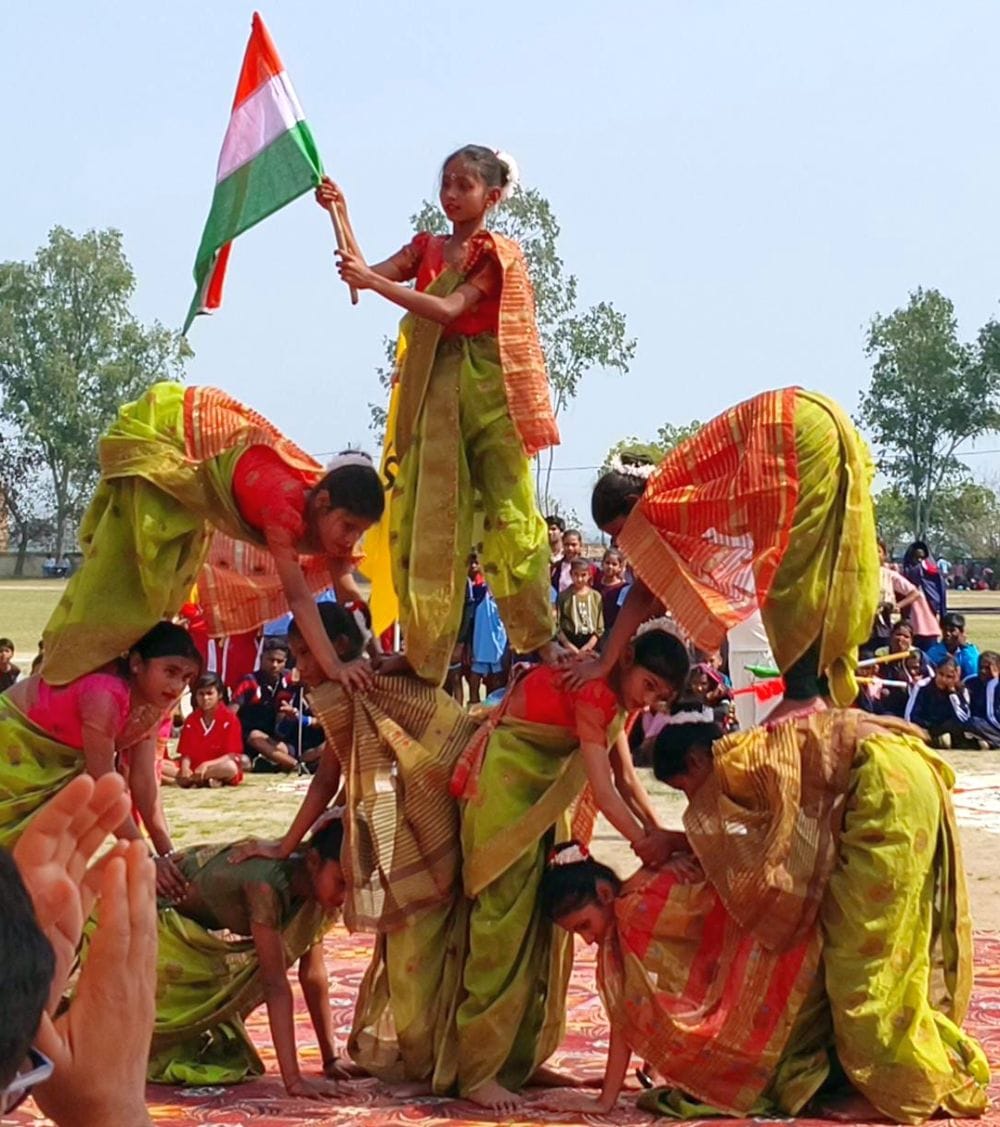 फोटो 13 एमएएचपी 11 परिचय-आल्हा गायन की प्रस्तुति देते बच्चे। संवाद