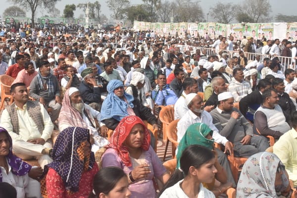 गांव लुहारली में जनसभा को संबोधित करते कौशल विकास एवं उद्यमिता मंत्री (स्वतंत्र प्रभार) तथा के गांव लुहारली में जनसभा को संबोधित करते कौशल विकास एवं उद्यमिता मंत्री (स्वतंत्र प्रभार) तथा के