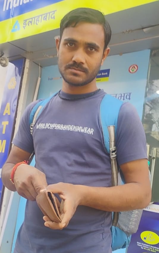 केजीएमयू में ऑनलाइन भुगतान न होने से मरीज व तीमारदार परेशान।