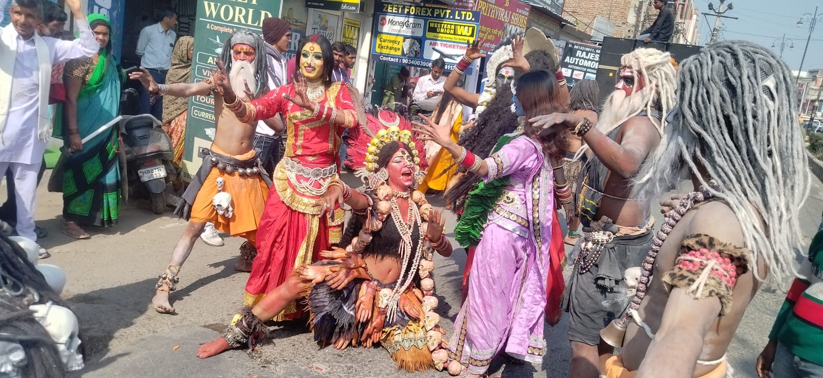 कुरुक्षेत्र। मेरे भोले की बारात में शिव नृत्य करते हुए कलाकार। संवाद कुरुक्षेत्र। मेरे भोले की बारात में शिव नृत्य करते हुए कलाकार। संवाद