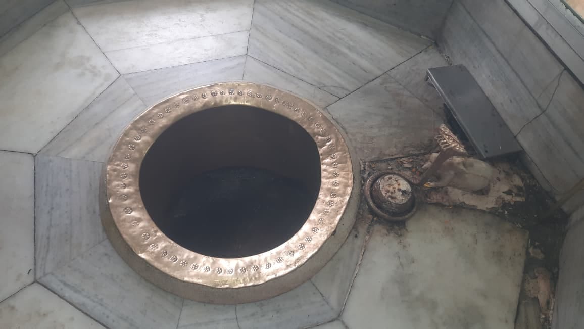 श्री ज्योतिर्लिंग सिद्ध पीठ पातालेश्वर महादेव मंदिर का मुख्य भवन। संवाद श्री ज्योतिर्लिंग सिद्ध पीठ पातालेश्वर महादेव मंदिर का मुख्य भवन। संवाद