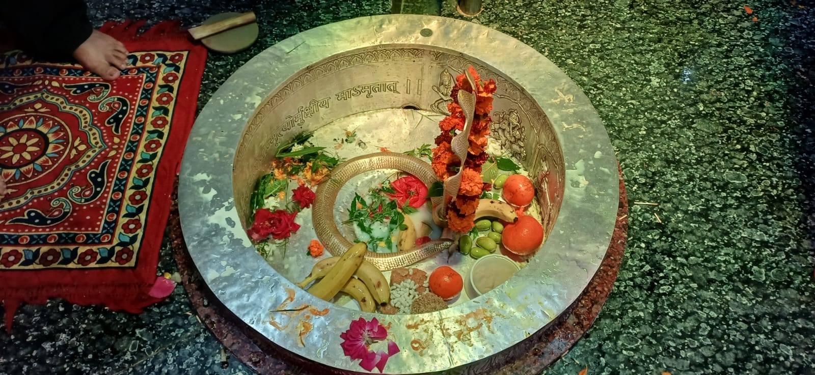 शिवरात्रि के उपलक्षय में सजाया गया भाटली का प्राचीन स्वयंभू शिव मंदिर। संवाद शिवरात्रि के उपलक्षय में सजाया गया भाटली का प्राचीन स्वयंभू शिव मंदिर। संवाद