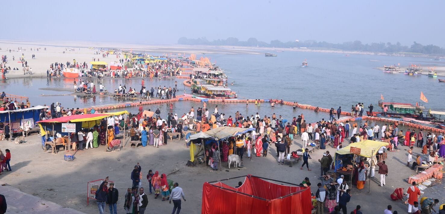 08- अंगद टीला परिसर में पार्थिव शिवलिंग पूजन करते विहिप के केंद्रीय मंत्री राजेंद्र सिंह - सं 08- अंगद टीला परिसर में पार्थिव शिवलिंग पूजन करते विहिप के केंद्रीय मंत्री राजेंद्र सिंह - सं