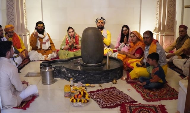 08- अंगद टीला परिसर में पार्थिव शिवलिंग पूजन करते विहिप के केंद्रीय मंत्री राजेंद्र सिंह - सं 08- अंगद टीला परिसर में पार्थिव शिवलिंग पूजन करते विहिप के केंद्रीय मंत्री राजेंद्र सिंह - सं