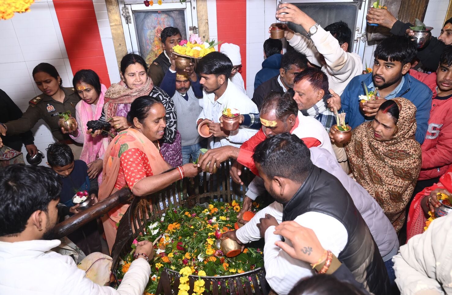 08- अंगद टीला परिसर में पार्थिव शिवलिंग पूजन करते विहिप के केंद्रीय मंत्री राजेंद्र सिंह - सं 08- अंगद टीला परिसर में पार्थिव शिवलिंग पूजन करते विहिप के केंद्रीय मंत्री राजेंद्र सिंह - सं