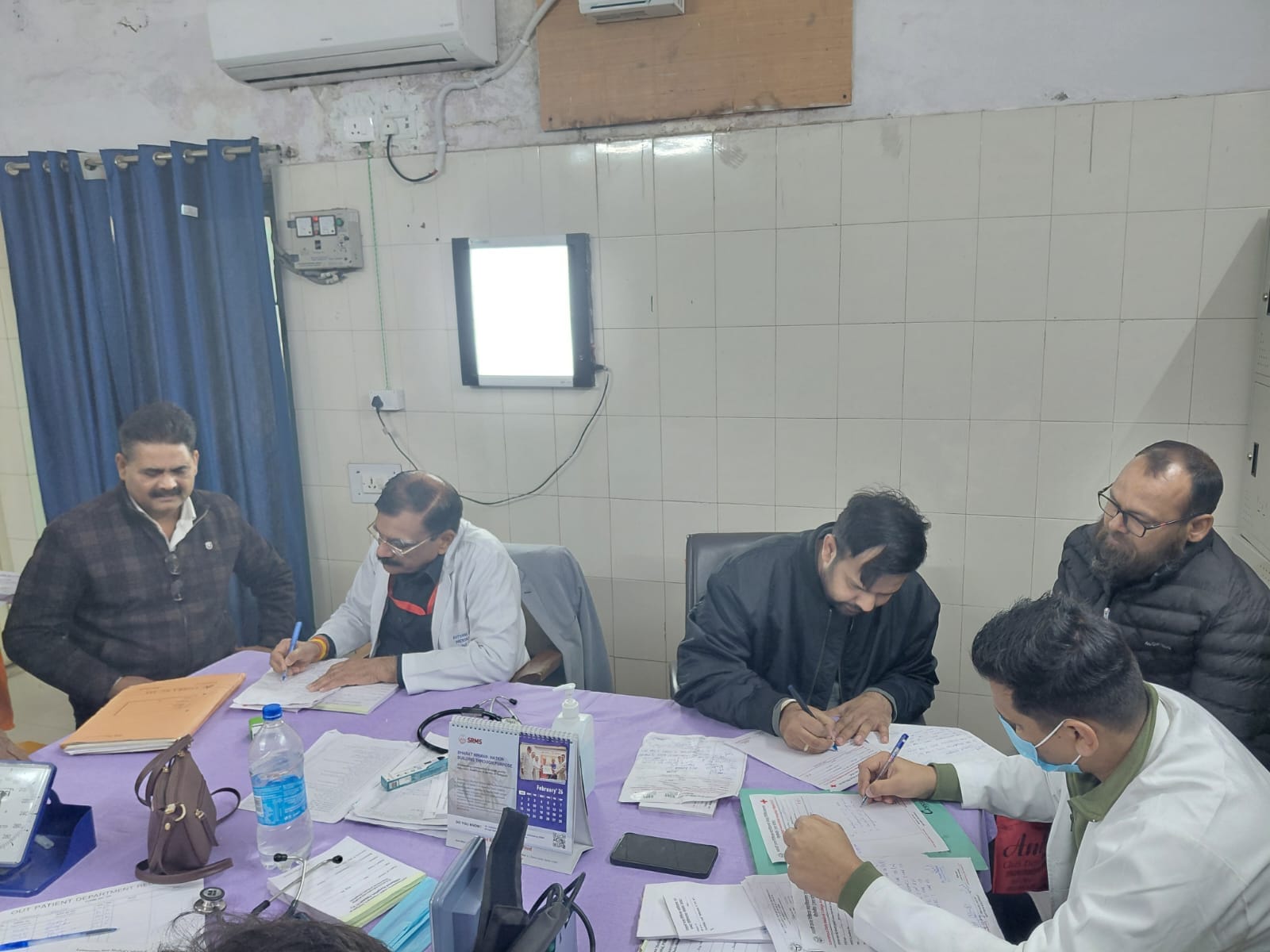 9:16 मिनट तक खाली पड़ी एनआरसी चिकित्सक की कुर्सी। संवाद 9:16 मिनट तक खाली पड़ी एनआरसी चिकित्सक की कुर्सी। संवाद