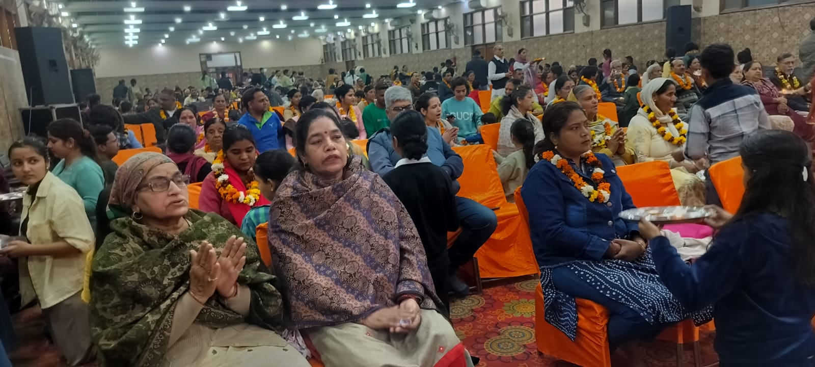 अंबाला छावनी के बीपीएस प्लेनेटोरियम में आयोजित कार्यक्रम में मातृ-पितृ पूजन करते बच्चे। संवाद अंबाला छावनी के बीपीएस प्लेनेटोरियम में आयोजित कार्यक्रम में मातृ-पितृ पूजन करते बच्चे। संवाद