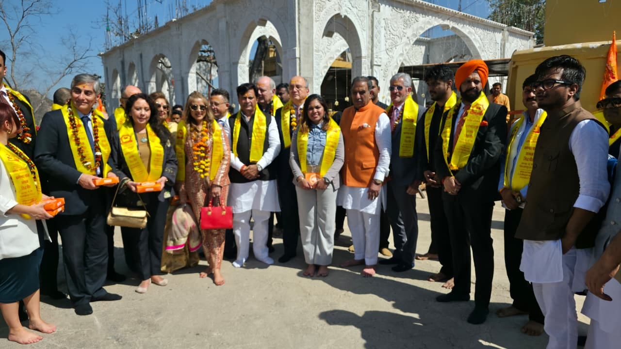 बागेश्वर धाम में 305 निर्धन बेटियों का सामूहिक विवाह, महाशिवरात्रि पर सजे 305 मंडप, 6 देशों के 