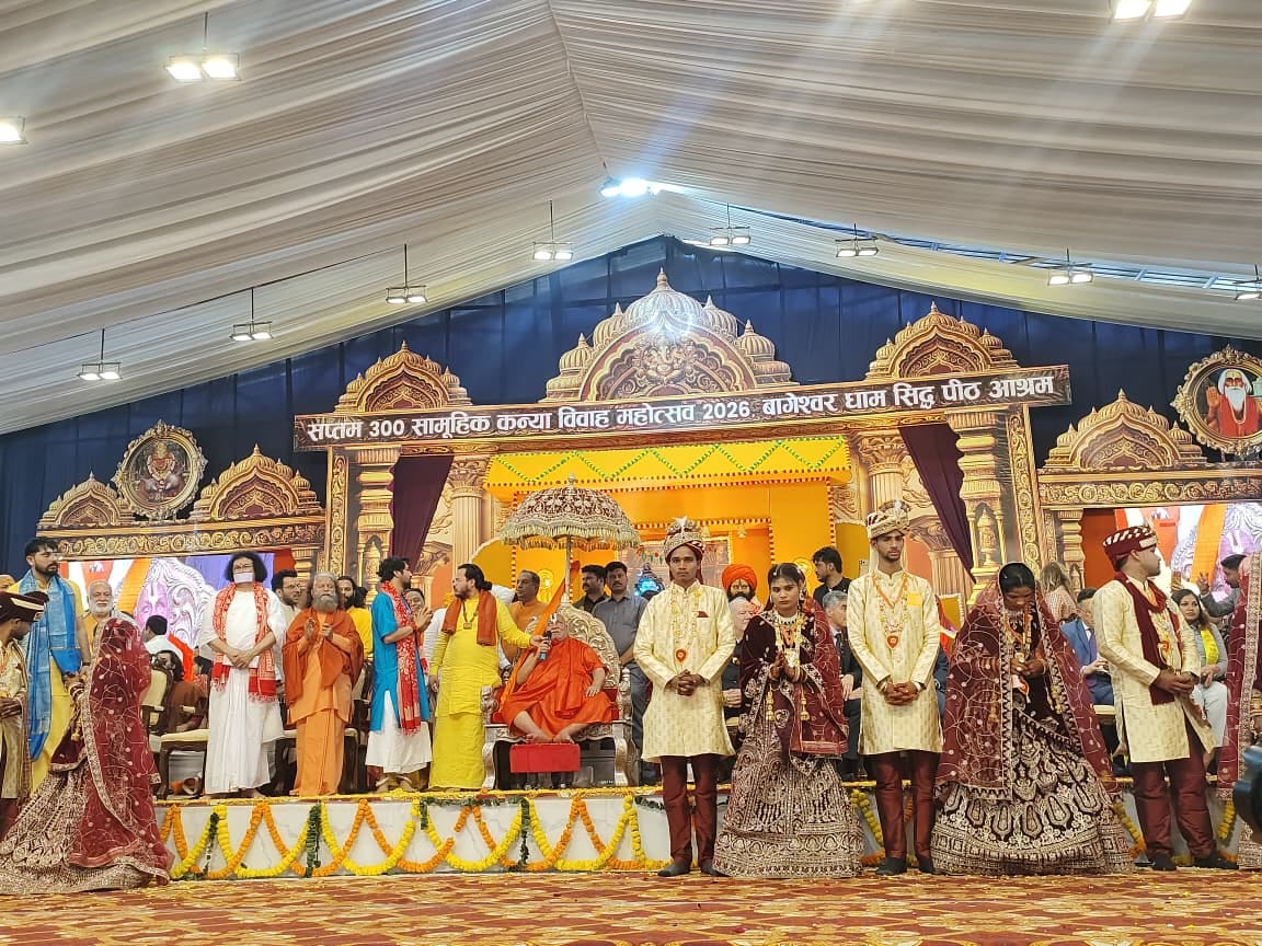 बागेश्वर धाम में 305 निर्धन बेटियों का सामूहिक विवाह, महाशिवरात्रि पर सजे 305 मंडप, 6 देशों के 