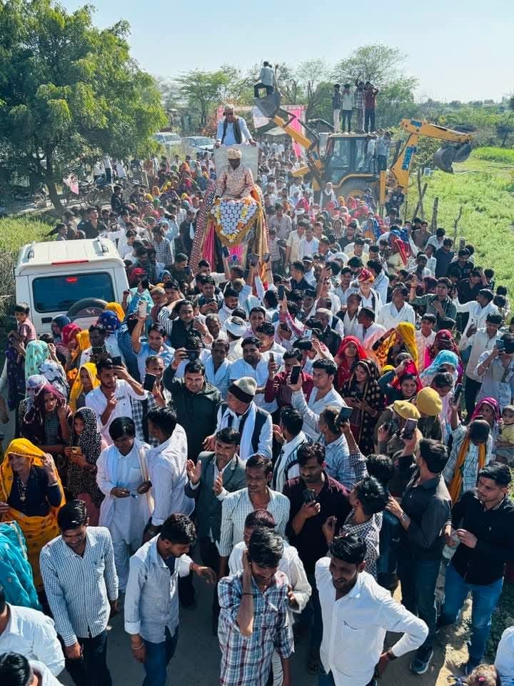 डॉक्टर किरोडी ने पद दंगल कार्यक्रम में की शिरकत डॉक्टर किरोडी ने पद दंगल कार्यक्रम में की शिरकत