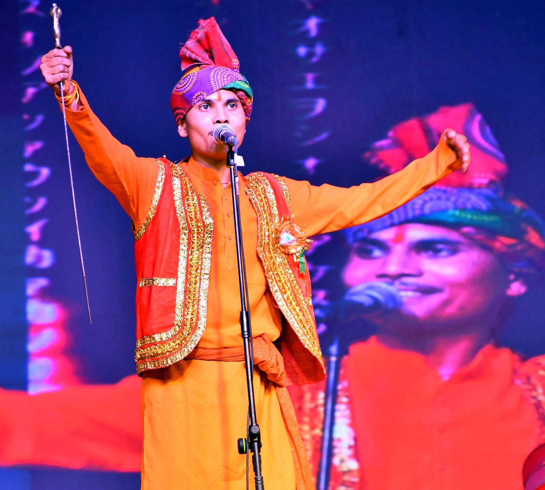 फोटो 14 एमएएचपी 10 परिचय-कार्यक्रम में राई नृत्य की प्रस्तुति देतीं राधा प्रजापति एंड पार्टी। स