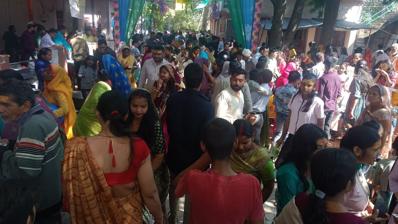फोटो 15 एचएएमपी 13- राठ के चौपरेश्वर धाम में महाभारतकालीन शिवलिंग। संवाद फोटो 15 एचएएमपी 13- राठ के चौपरेश्वर धाम में महाभारतकालीन शिवलिंग। संवाद