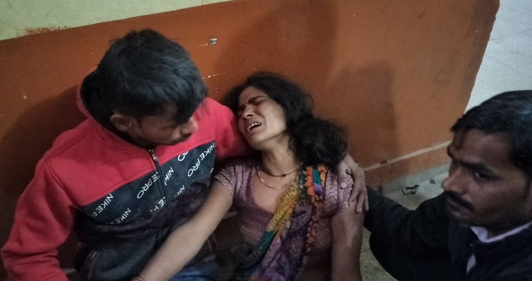 फोटो-30- टेंट सामग्री ले जाने वाला पलटा ट्रैक्टर। स्रोत: पाठक