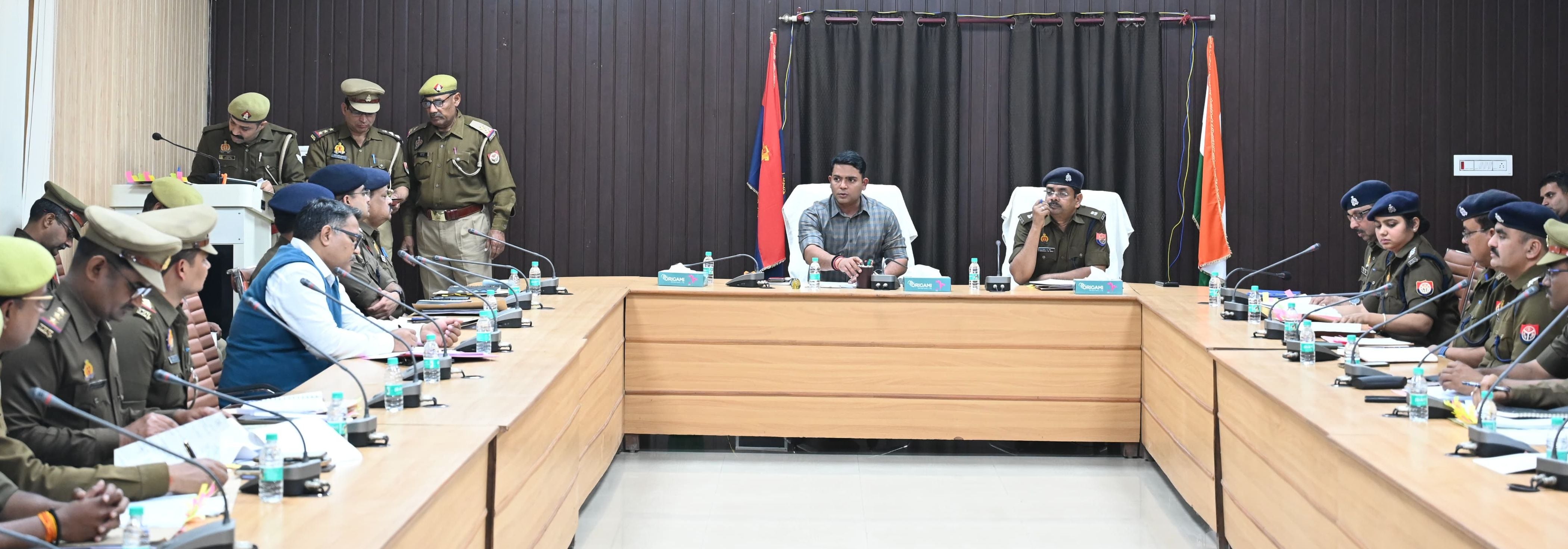 फोटो 36-पुलिस लाइन में अपराध समीक्षा बैठक लेते एसपी। स्रोत पुलिस फोटो 36-पुलिस लाइन में अपराध समीक्षा बैठक लेते एसपी। स्रोत पुलिस