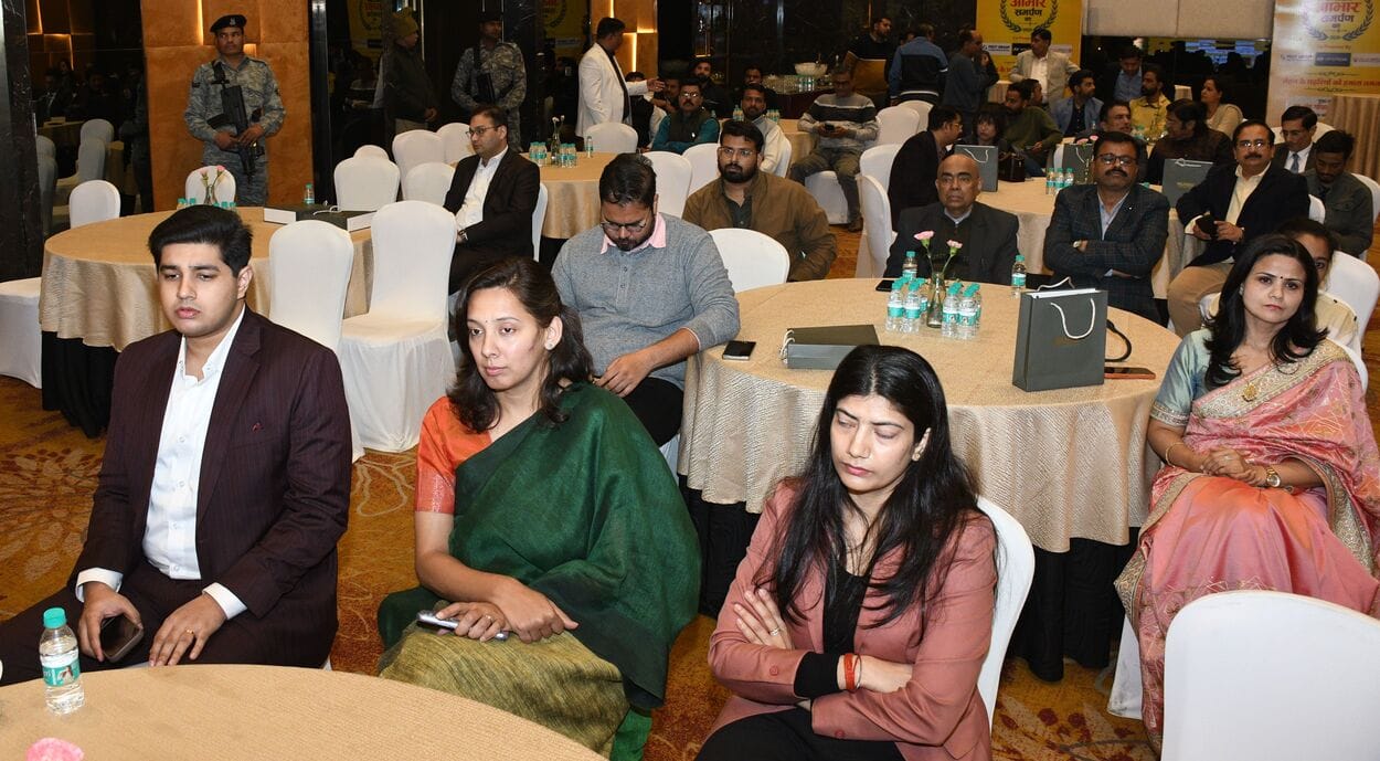 कार्यक्रम में शामिल चिकित्सक।