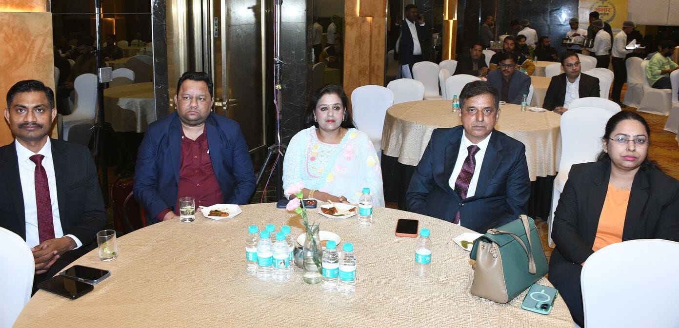 कार्यक्रम में शामिल चिकित्सक।