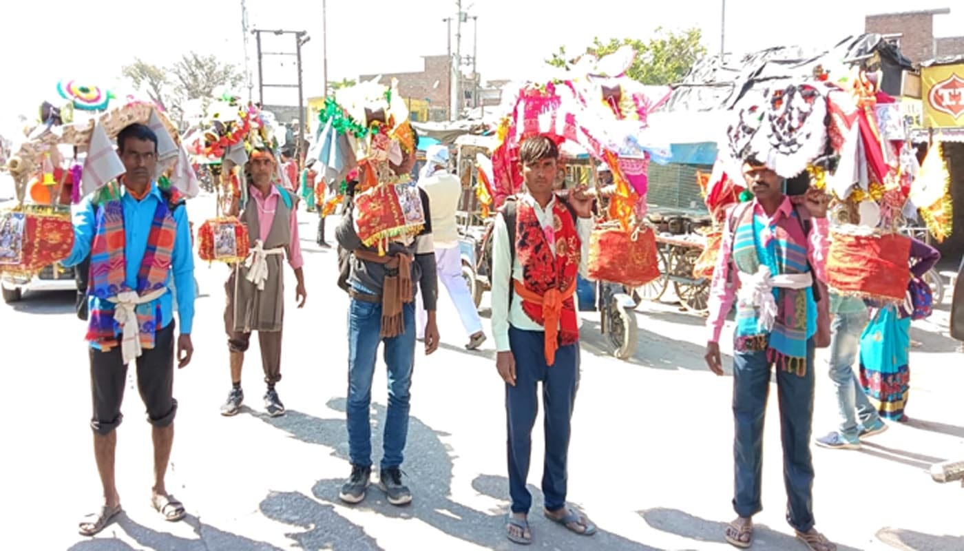 रूट डायवर्जन के बाद भी हाईवे पर निकलते वाहन। संवाद रूट डायवर्जन के बाद भी हाईवे पर निकलते वाहन। संवाद