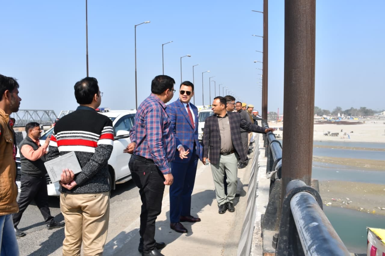 रूट डायवर्जन के बाद भी हाईवे पर निकलते वाहन। संवाद रूट डायवर्जन के बाद भी हाईवे पर निकलते वाहन। संवाद