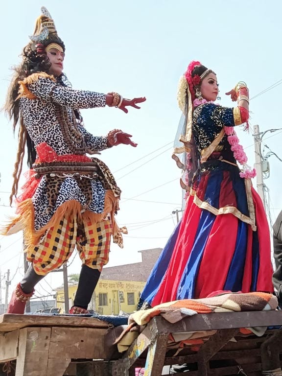 रूट डायवर्जन के बाद भी हाईवे पर निकलते वाहन। संवाद रूट डायवर्जन के बाद भी हाईवे पर निकलते वाहन। संवाद
