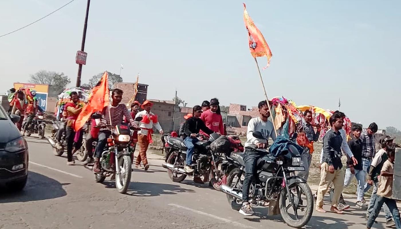 रूट डायवर्जन के बाद भी हाईवे पर निकलते वाहन। संवाद रूट डायवर्जन के बाद भी हाईवे पर निकलते वाहन। संवाद