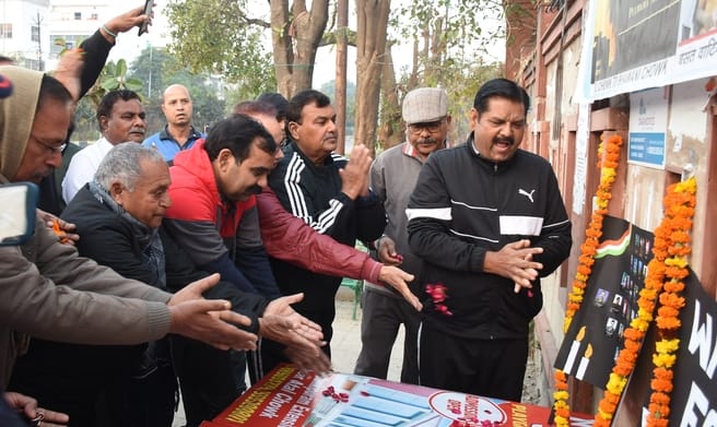 पुलवामा हमले के शहीदों को दी श्रद्धांजलि पुलवामा हमले के शहीदों को दी श्रद्धांजलि