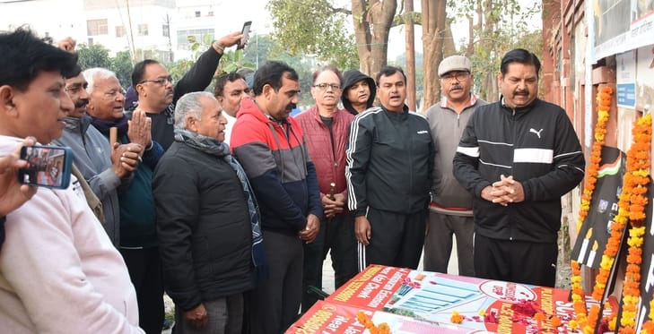 पुलवामा हमले के शहीदों को दी श्रद्धांजलि पुलवामा हमले के शहीदों को दी श्रद्धांजलि