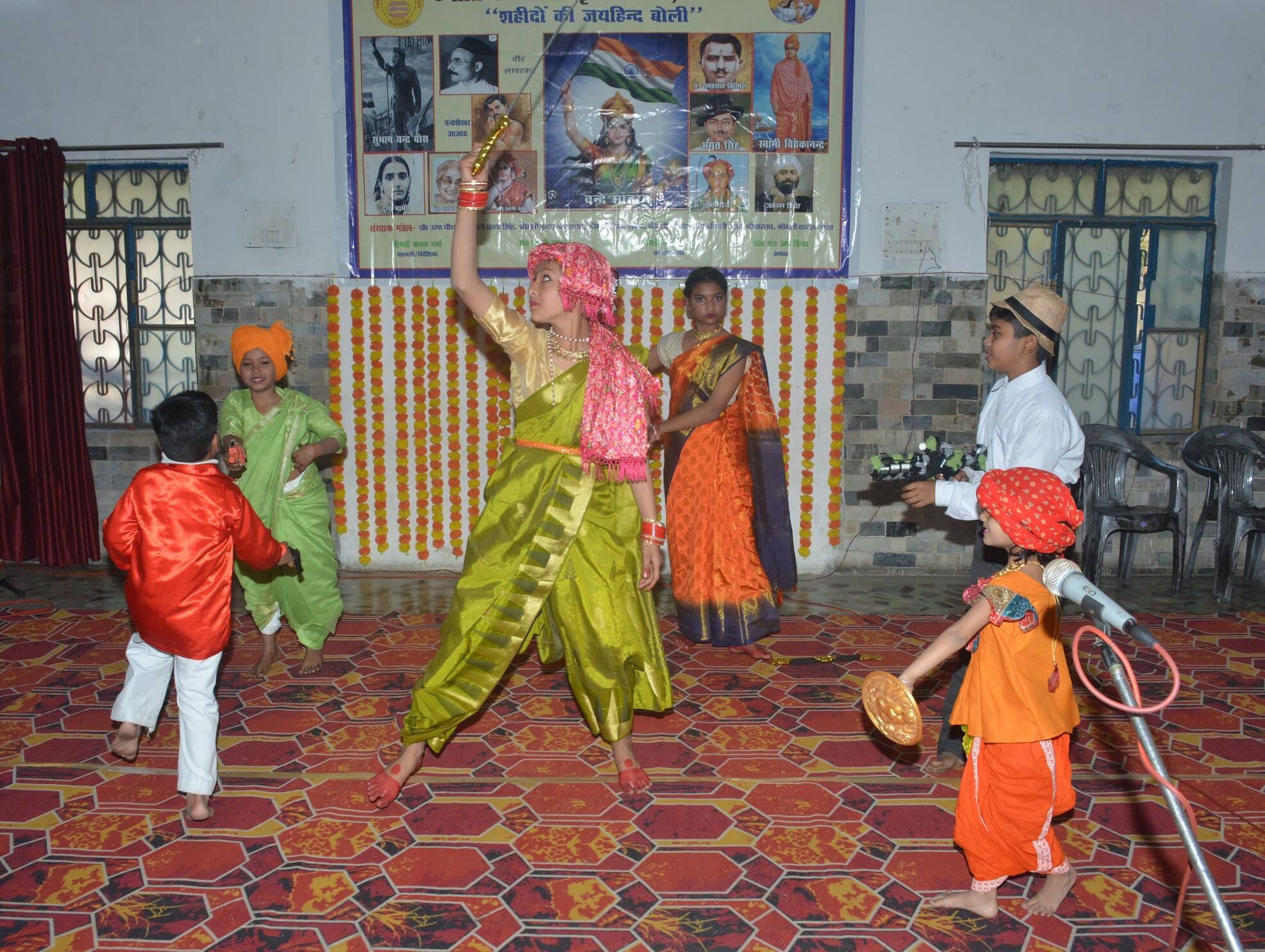 पुलवामा के शहीदों को दी श्रद्धांजलि पुलवामा के शहीदों को दी श्रद्धांजलि