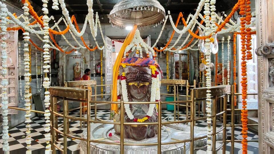 महाशिवरात्रि पर अष्टमुखी भगवान पशुपतिनाथ मंदिर में उमड़ा भक्तों का सैलाब