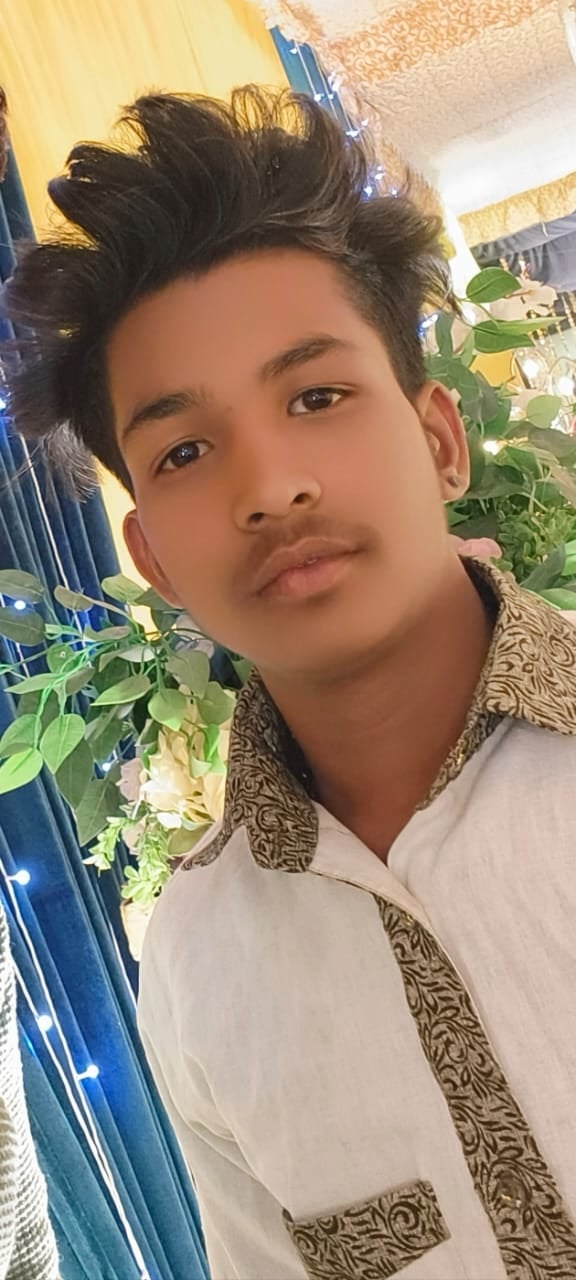 रिशू व मनोज की फाइल फोटो।