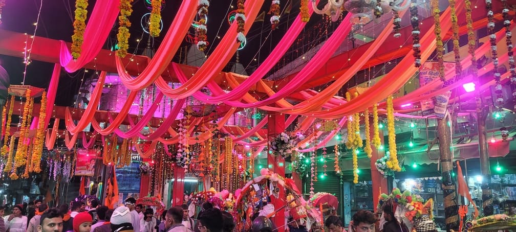 श्रद्धालुओं की आस्था का केंद्र बना चांदपुर स्याऊ स्थित बाबा झारखंड शिव मंदिर