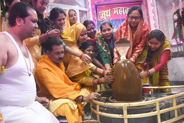 शिव भक्ति के पावन पर्व महाशिवरात्रि को लेकर राजधानी शिवमय हो चुकी है।
