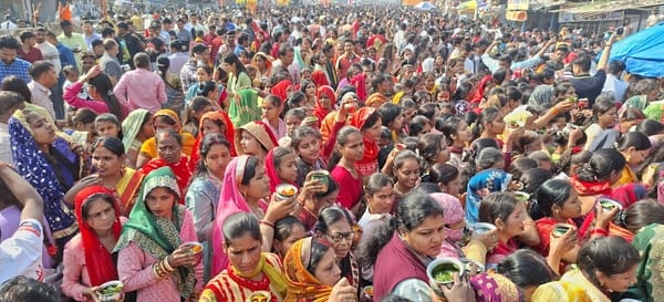दुखहरणनाथ मंदिर में उमड़ी भीड़। जलाभिषेक के लिए कतारबद्ध श्रद्धालु व पृथ्वीनाथ मंदिर में जलाभ