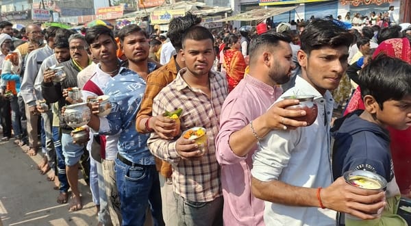 दुखहरणनाथ मंदिर में उमड़ी भीड़। जलाभिषेक के लिए कतारबद्ध श्रद्धालु व पृथ्वीनाथ मंदिर में जलाभ