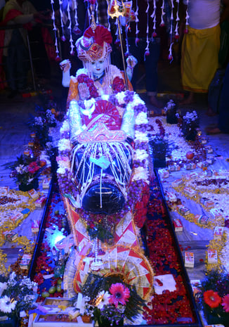 अंबाला छावनी के हाथीखाना मंदिर में शिवलिंग का चांदी के स्वरूप से अद्भुत और भव्य श्रृंगार। संवाद