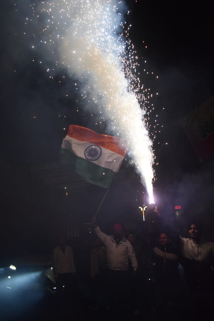अमर उजाला....पाकिस्तान को हराकर इंडिया के जीतने का समाचार जैसे ही लोगों को मिला इसका जश्न बेगम 