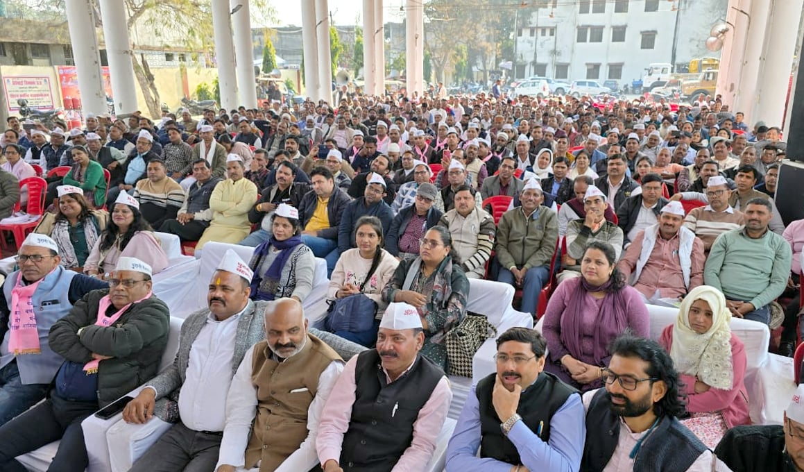 बिजनौर के इंदिरा बाल भवन में पेंशन क्रांति महासम्मेलन को संबोधित करते वक्ता। संवाद बिजनौर के इंदिरा बाल भवन में पेंशन क्रांति महासम्मेलन को संबोधित करते वक्ता। संवाद