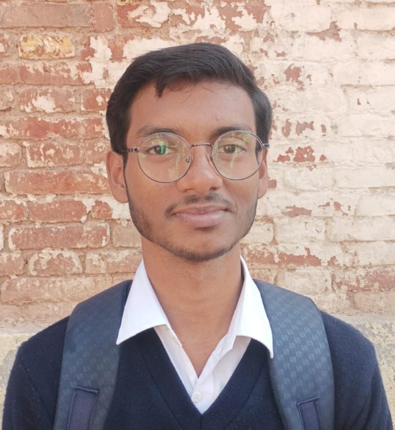 छात्र दक्ष।