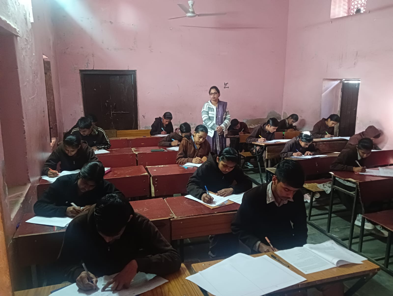 छात्र दक्ष।