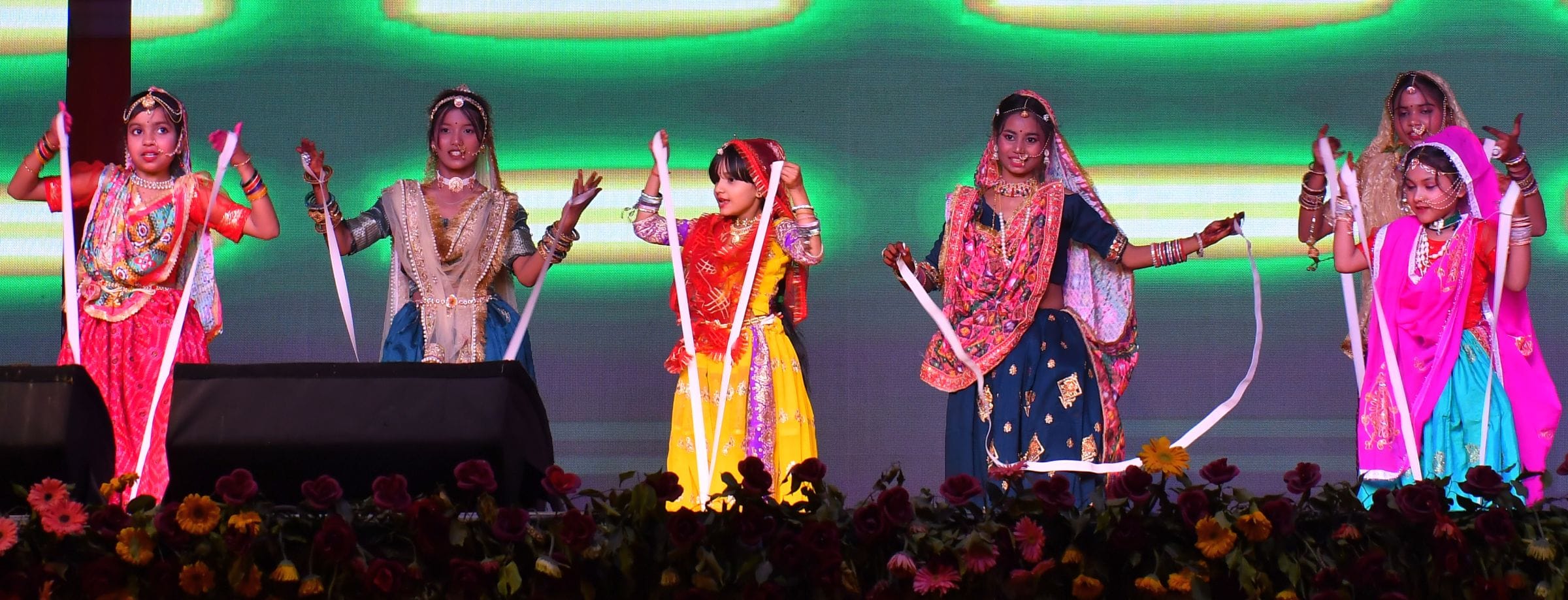 फोटो 15 एमएएचपी 13 परिचय-सूर्य महोत्सव में दिवारी नृत्य की प्रस्तुति देते लखनलाल यादव एंड ग्रुप फोटो 15 एमएएचपी 13 परिचय-सूर्य महोत्सव में दिवारी नृत्य की प्रस्तुति देते लखनलाल यादव एंड ग्रुप