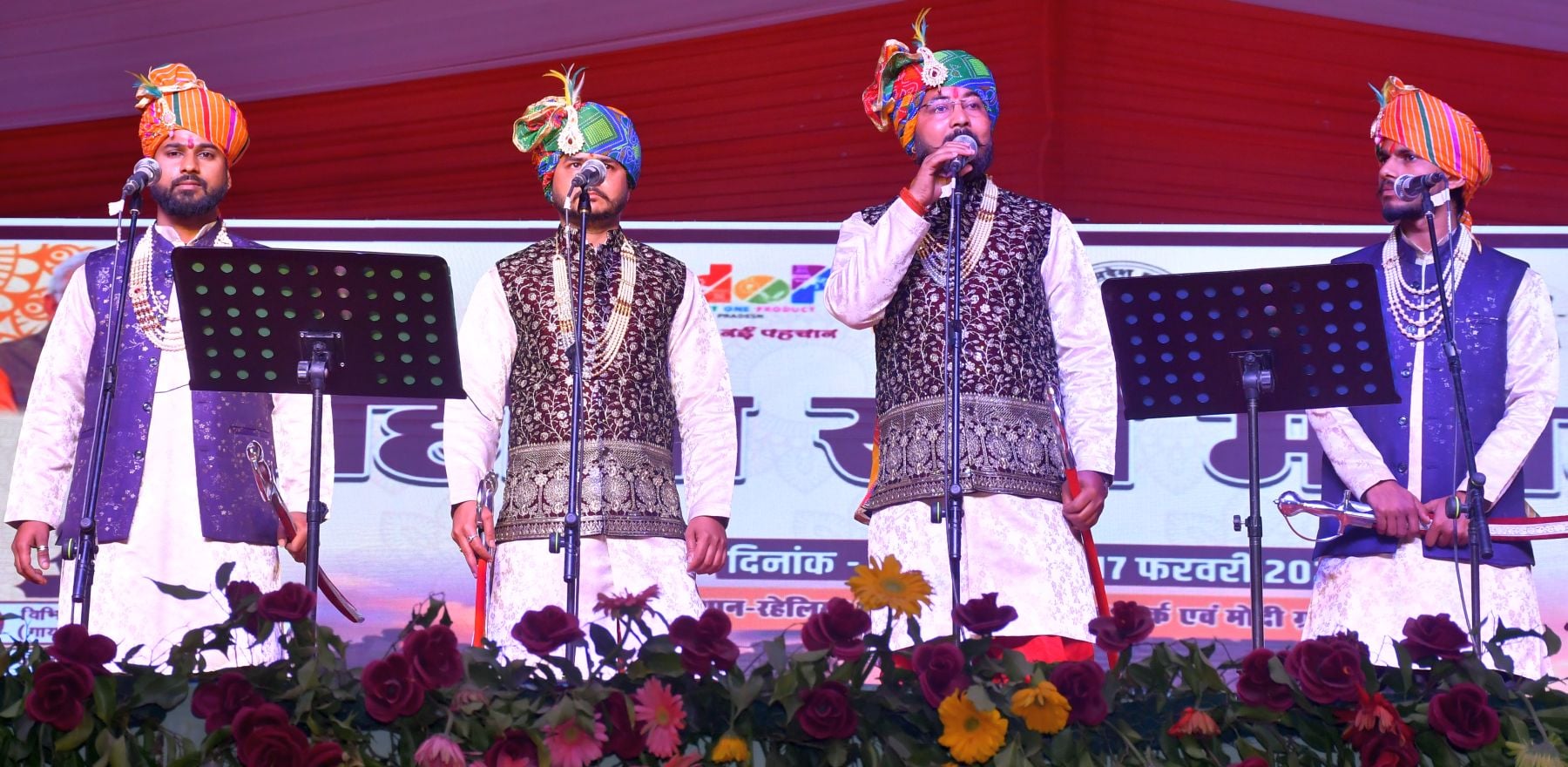 फोटो 15 एमएएचपी 13 परिचय-सूर्य महोत्सव में दिवारी नृत्य की प्रस्तुति देते लखनलाल यादव एंड ग्रुप फोटो 15 एमएएचपी 13 परिचय-सूर्य महोत्सव में दिवारी नृत्य की प्रस्तुति देते लखनलाल यादव एंड ग्रुप