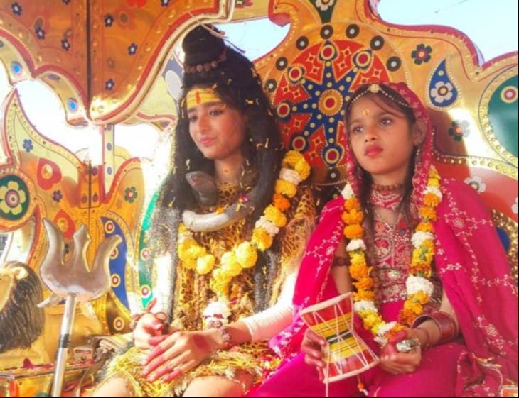 फोटो-25-शिव बरात में शामिल श्रद्धालु। संवाद
