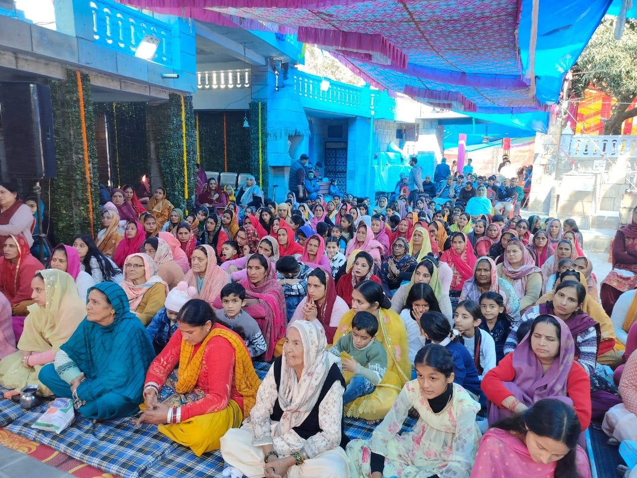 गसोत  महादेव मंदिर में शिवरात्रि पर्व पर उमड़ी श्रद्धालुओं की भीड़। स्ंवाद