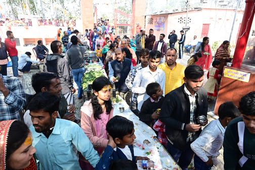 हल्द्वानी रामपुर रोड पर स्थित बेलबाबा मंदिर में शिवरात्रि के अवसर पर जलाभिषेक करने के लिए भारी हल्द्वानी रामपुर रोड पर स्थित बेलबाबा मंदिर में शिवरात्रि के अवसर पर जलाभिषेक करने के लिए भारी