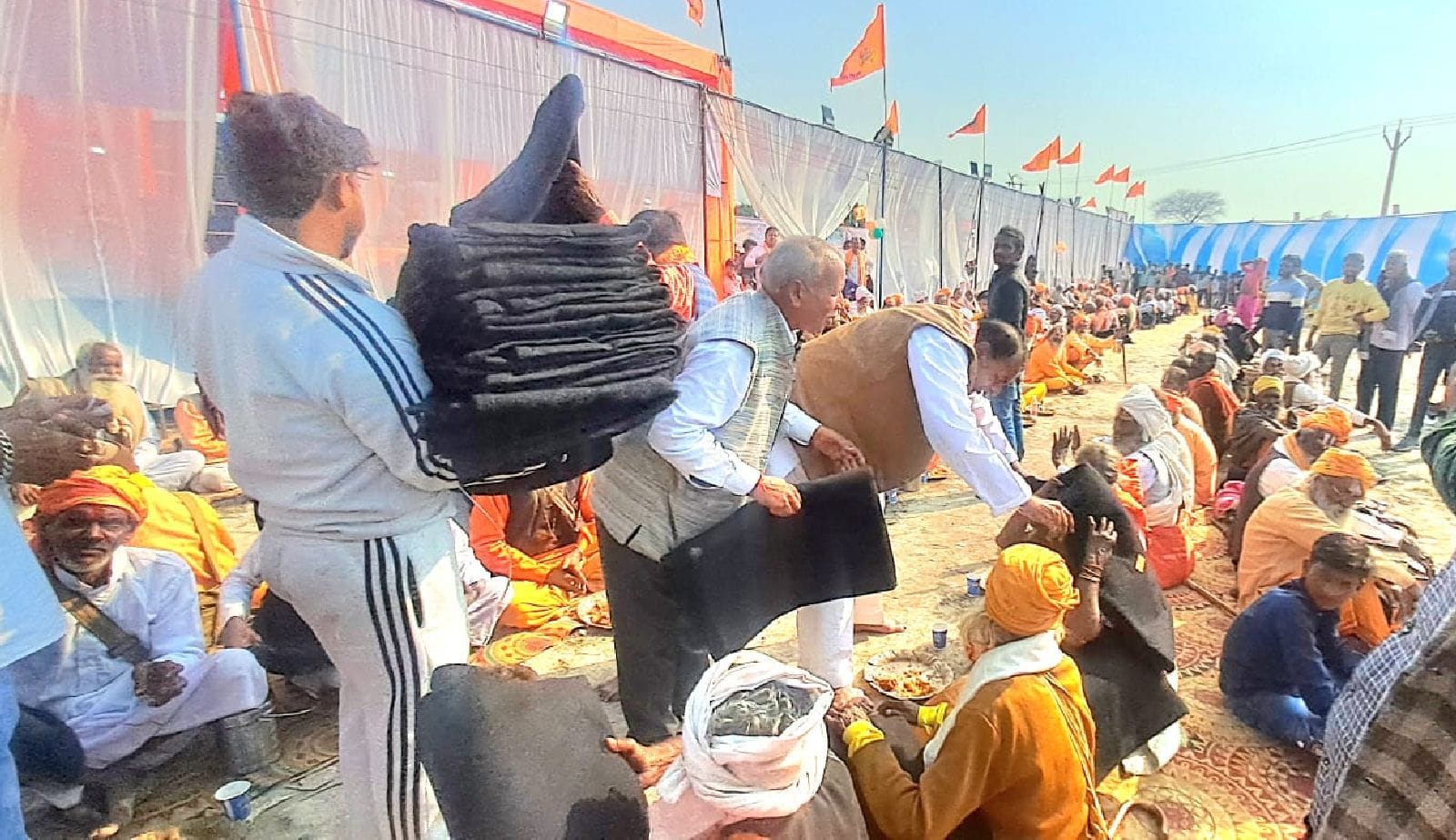 हिन्दू सम्मेलन में मौजूद सनतनी। संवाद हिन्दू सम्मेलन में मौजूद सनतनी। संवाद