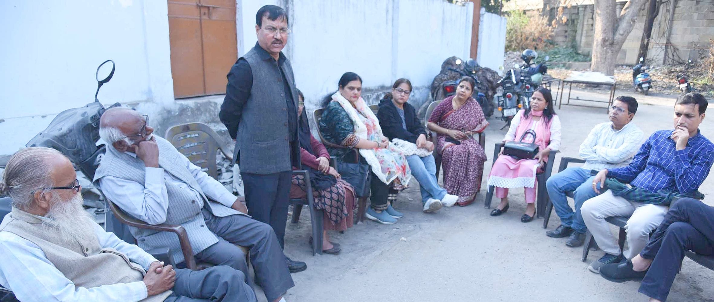 जनवादी लेखक संघ कार्यालय में रविवार को कथाकार अवधेश कुमार श्रीवास्तव की स्मृति में कार्यक्रम हु