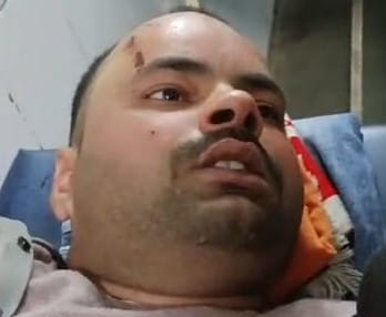 कार में सवार घायल रामरहीस। स्रोत: वीडियो ग्रेब कार में सवार घायल रामरहीस। स्रोत: वीडियो ग्रेब