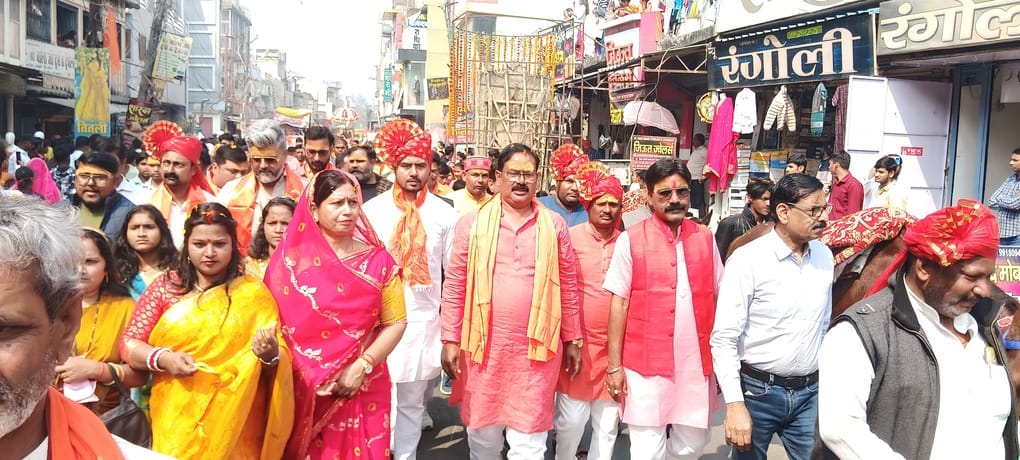 कसया नगर में महाशिवरात्रि पर निकली शिव बरात की झांकी। स्रोत-साेशल मीडिया कसया नगर में महाशिवरात्रि पर निकली शिव बरात की झांकी। स्रोत-साेशल मीडिया