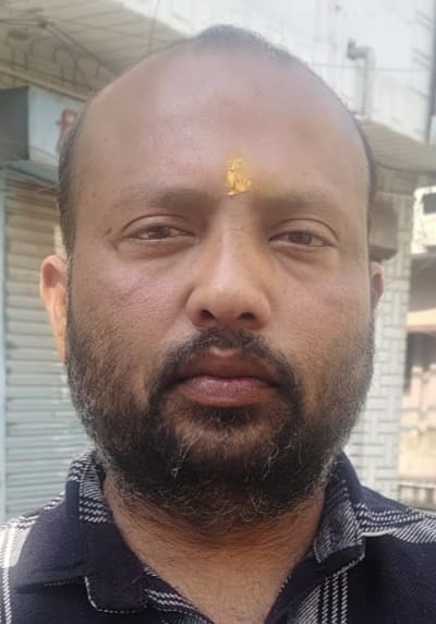 मोहल्ला महाराज नगर में सड़क पर बह रहा नालियों का गंदा पानी और प्लाट में भरा कूड़ा। संवाद