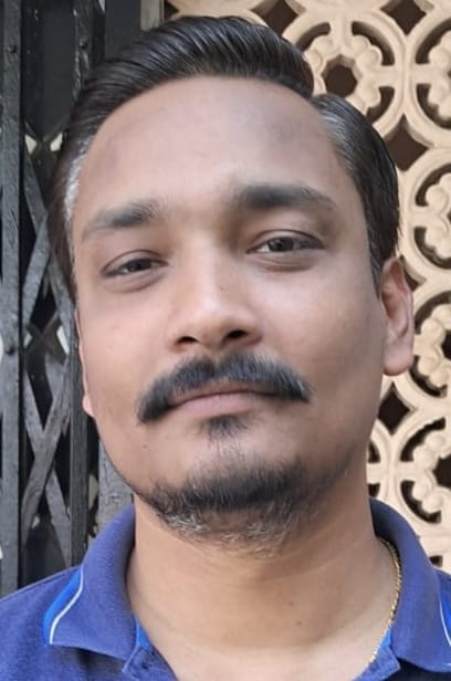 मोहल्ला महाराज नगर में सड़क पर बह रहा नालियों का गंदा पानी और प्लाट में भरा कूड़ा। संवाद
